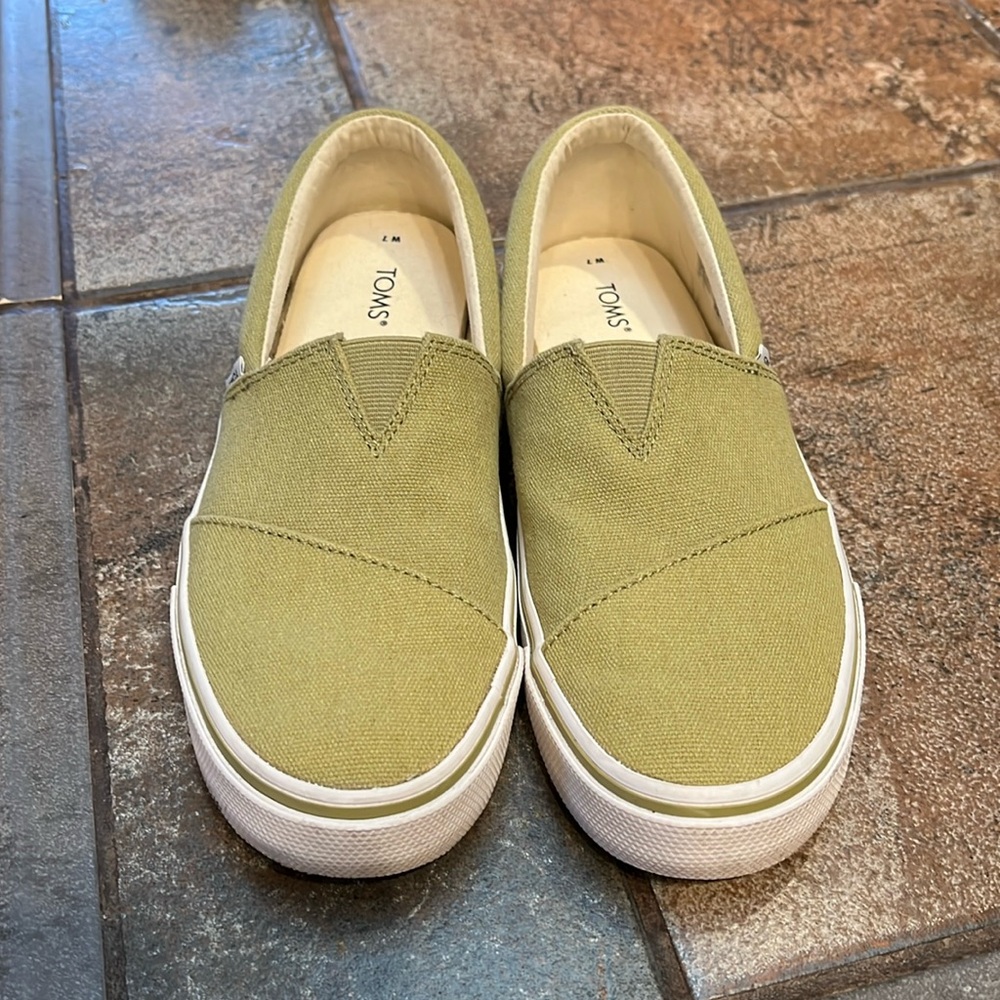 TOMS Fenix Slip on Canvas Loafers  / Sneakers, Cedar Green, 7
